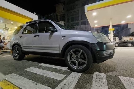 Selling Brightsilver Honda CR-V 2002 in Quezon