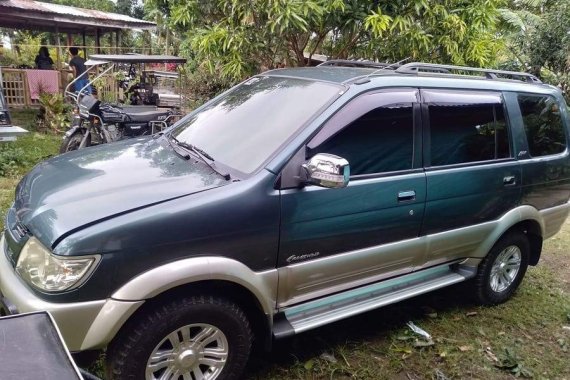 Green Isuzu Crosswind 2008 for sale in Tuy