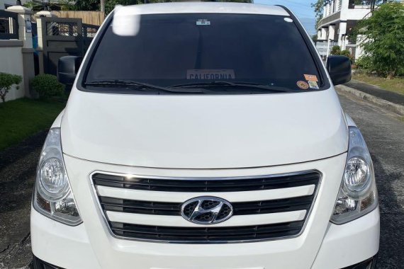 Selling White Hyundai Grand Starex 2016 in Binan