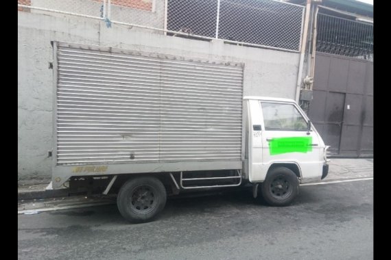 Selling White Mitsubishi L300 1996 in San Juan