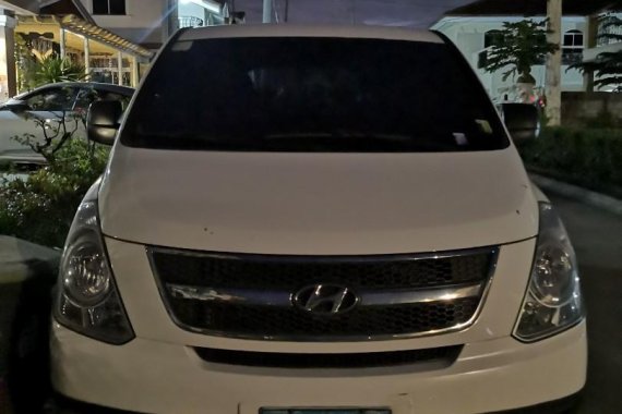 Selling White Hyundai Grand Starex 2012 in Silang