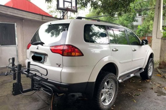 White Mitsubishi Montero 2011 for sale in Caloocan