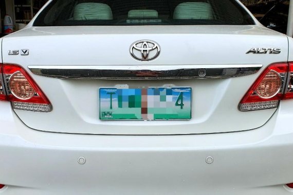 Selling Pearlwhite Toyota Corolla Altis 2012 in Muntinlupa