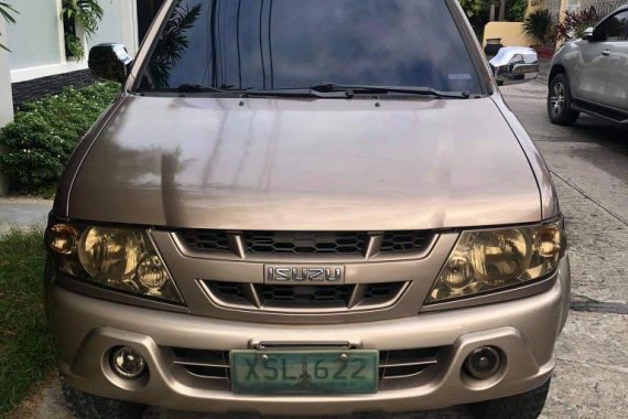 Selling Brown Isuzu Crosswind 2005 in Las Pinas