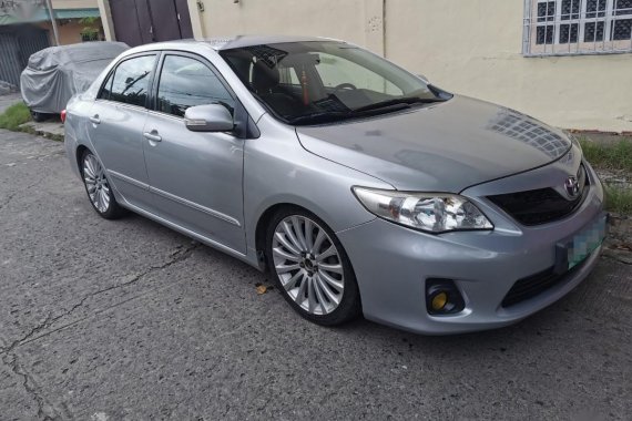 Selling Brightsilver Toyota Corolla Altis 2012 in Quezon