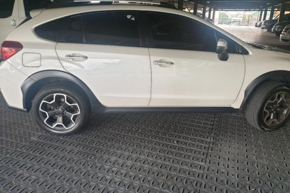 Selling White Subaru XV 2012 in Mandaluyong