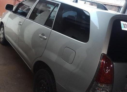 Selling Silver Toyota Innova 2011 in Quezon