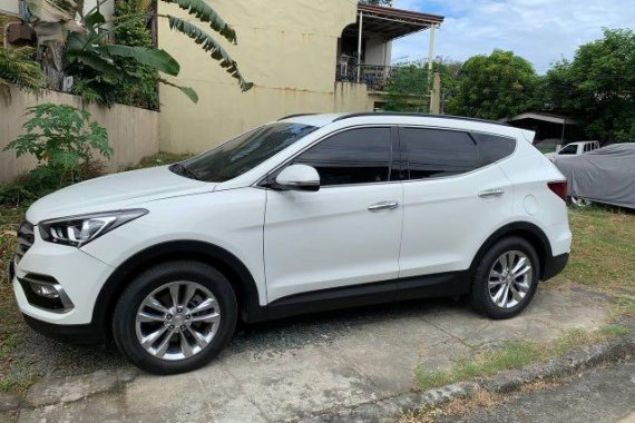 White Hyundai Santa Fe 2016 for sale in Pasig