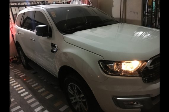 Selling White Ford Everest 2016 in Quezon