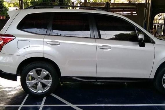 Selling Pearlwhite Subaru Forester 2014 in Parañaque