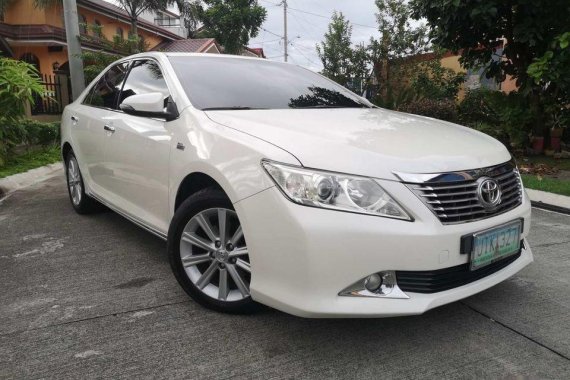 Selling White Toyota Camry 2012 in Manila