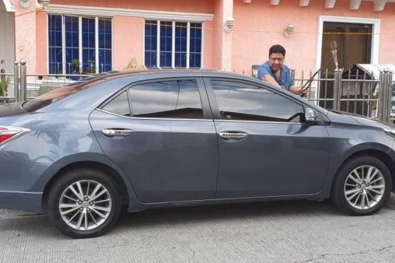 Selling Blue Toyota Corolla Altis 2014 in Manila