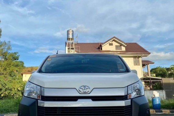 White Toyota Hiace 2019 for sale in Taytay