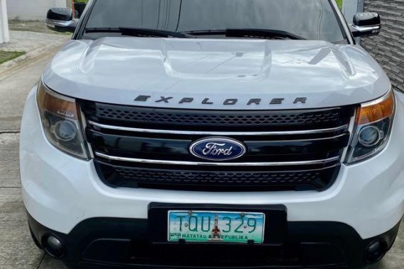 Selling Pearlwhite Ford Explorer 2012 in Malolos