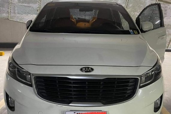 Selling White Kia Carnival 2017 in Makati