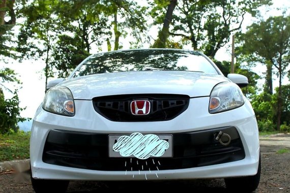 Selling White Honda Brio 2015 in Olongapo