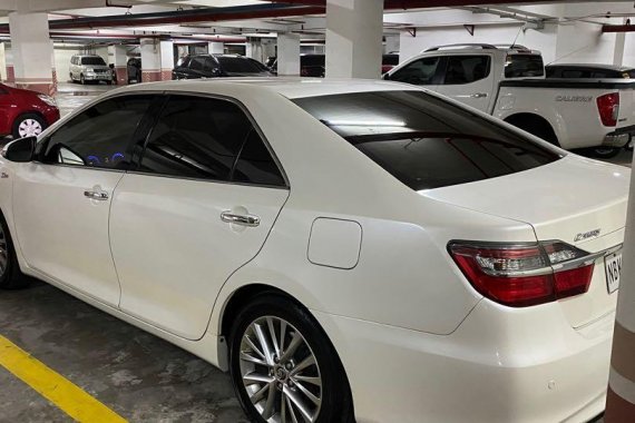 Selling Pearlwhite Toyota Camry 2018 in San Juan