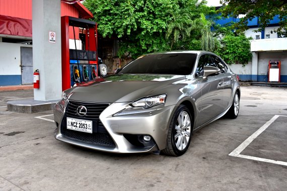 2016 Lexus iS350 Same as Brand New 1.548m Nego Batangas Area