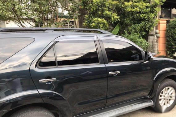 Black Toyota Fortuner 2013 for sale in Quezon