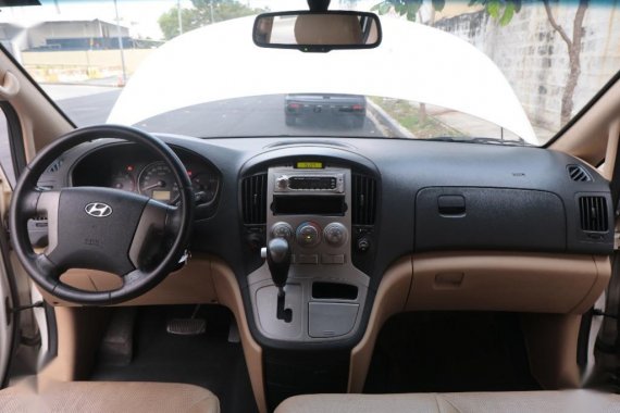 Selling White Hyundai Starex 2013 in Makati