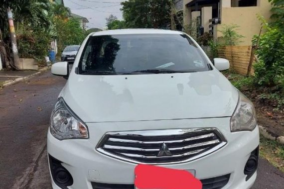 Selling White Mitsubishi Mirage G4 2015 in Pasig