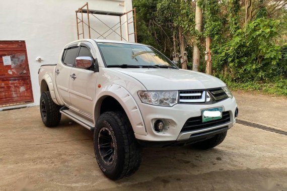 Selling White Mitsubishi Strada 2007 in Quezon