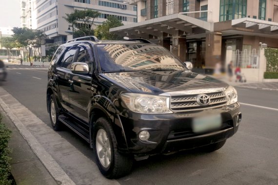 RUSH FOR SALE ⚡ Toyota Fortuner 2010 Automatic Gas ☆ Smooth Finish ☆ Well-Maintained ☆ Complete Docs