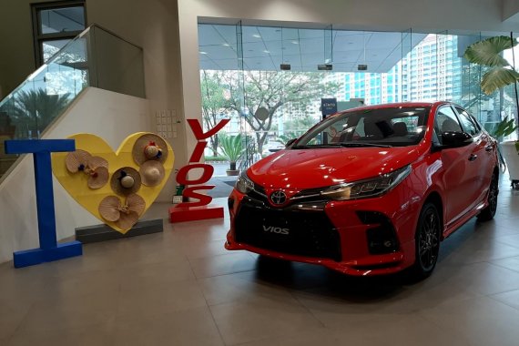 Super Red Toyota Vios 1.5 GR-S CVT 2021 - 10Speed CVT