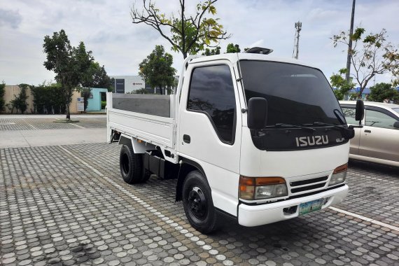 Isuzu Nkr with Power Tailgate