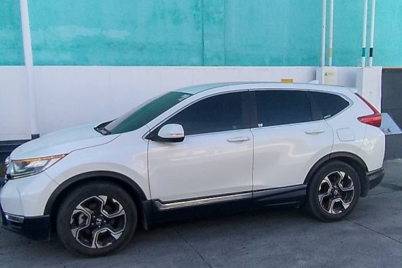 Selling used White 2018 Honda CR-V SUV / Crossover by trusted seller