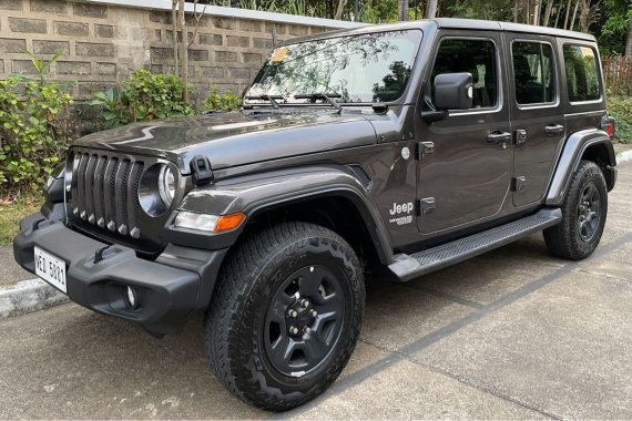 Selling Grayblack Jeep Wrangler Unlimited 2019 in San Mateo