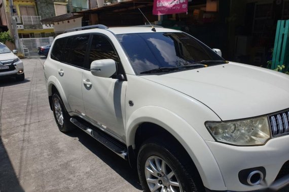 Selling White Mitsubishi Montero 2012 in Manila