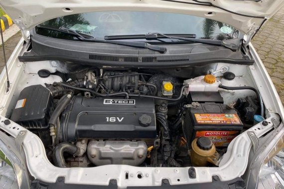 White Chevrolet Aveo 2010 Sedan Automatic