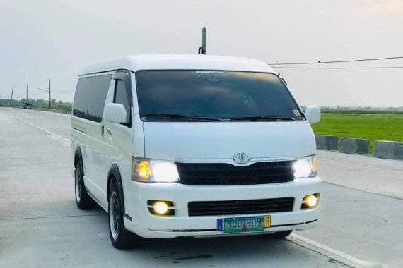 Pearl White 2009 Toyota Hiace Super Grandia