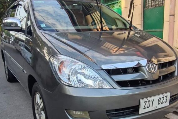 Selling Silver Toyota Innova 2006 in Valenzuela