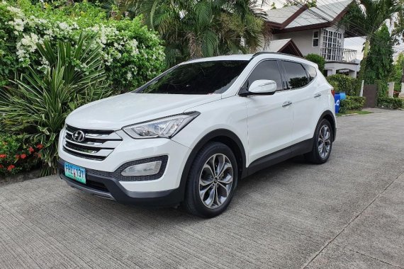 White Hyundai Santa Fe 2014 for sale in Cebu City