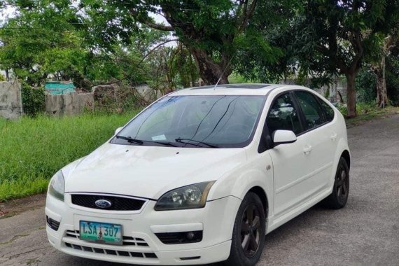 Selling White Ford Focus 2006 Sedan in Tarlac City