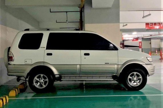 Selling White Isuzu Crosswind 2002 in Quezon