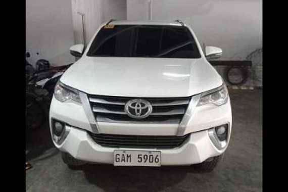 Selling White Toyota Fortuner 2019 in Caloocan