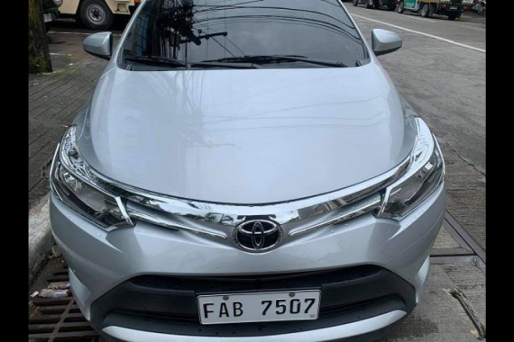 Selling Brightsilver Toyota Vios 2017 in Caloocan