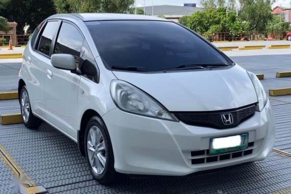 Selling White Honda Jazz 2012 in Manila