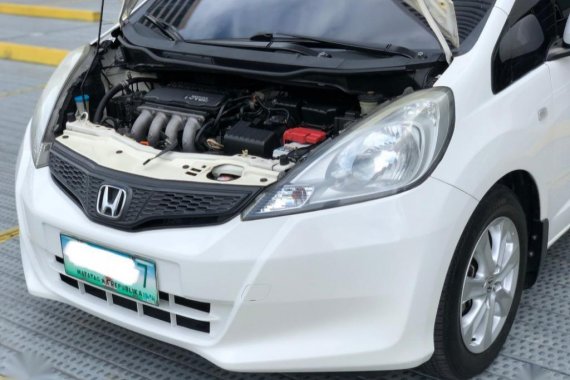 Selling White Honda Jazz 2012 in Manila