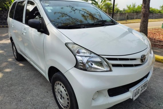  White Toyota Avanza 2014