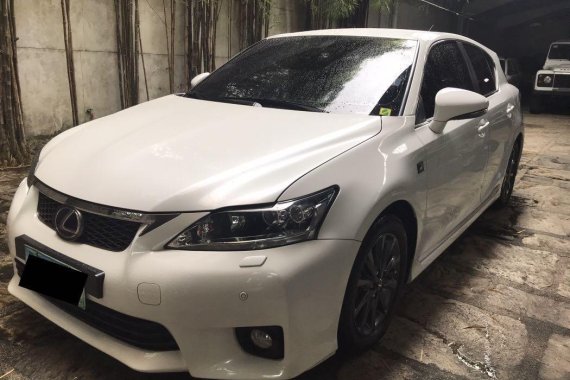 Pearl White Lexus Ct200h 2011 for sale in Manila