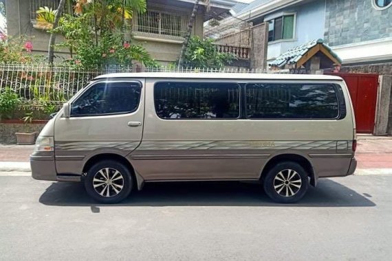 Toyota Hiace Super Grandia 2002 