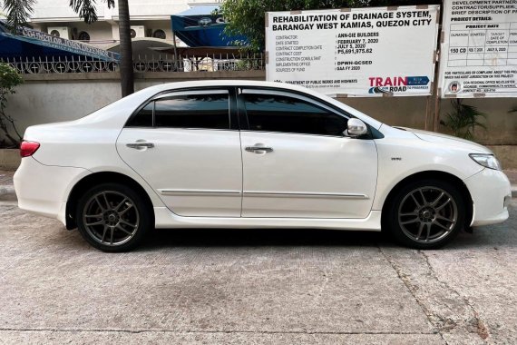  Selling Pearlwhite 2010 Toyota Corolla Altis Sedan by verified seller