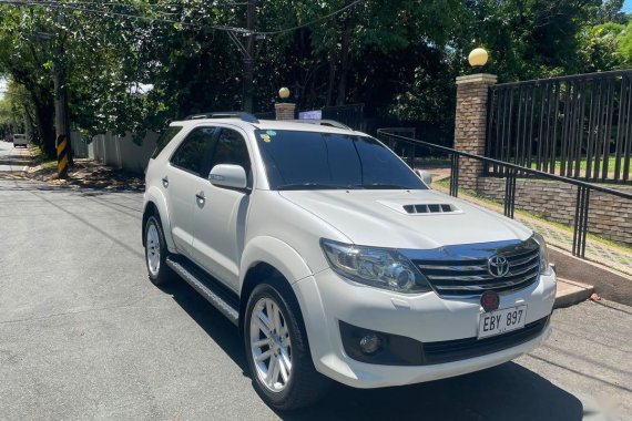 Selling Pearl White Toyota Fortuner 2014 in Makati