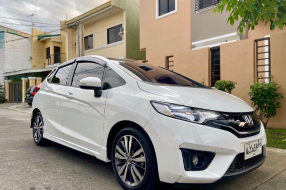 Selling White Honda Jazz 2015