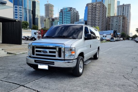 Selling White Ford E-150 2010 in Pasig