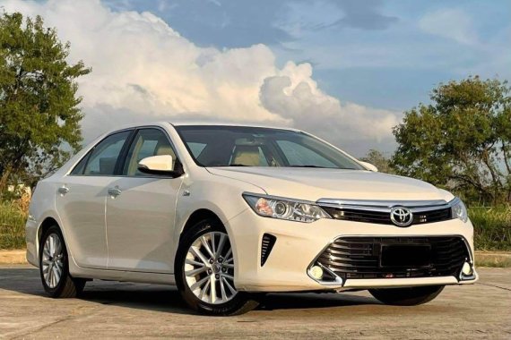  White Toyota Camry 2017